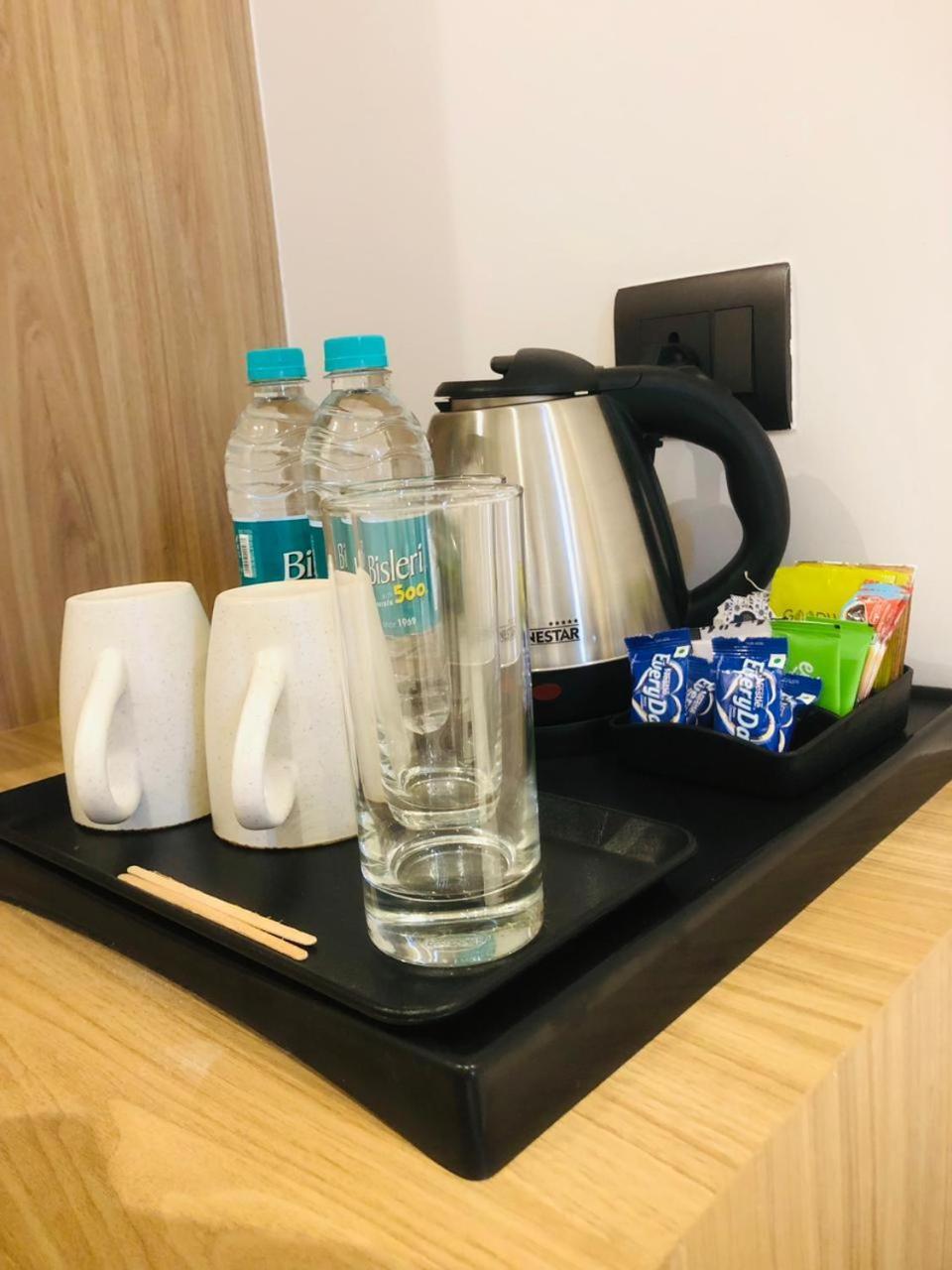 Triptam Vrindavan Bagian luar foto